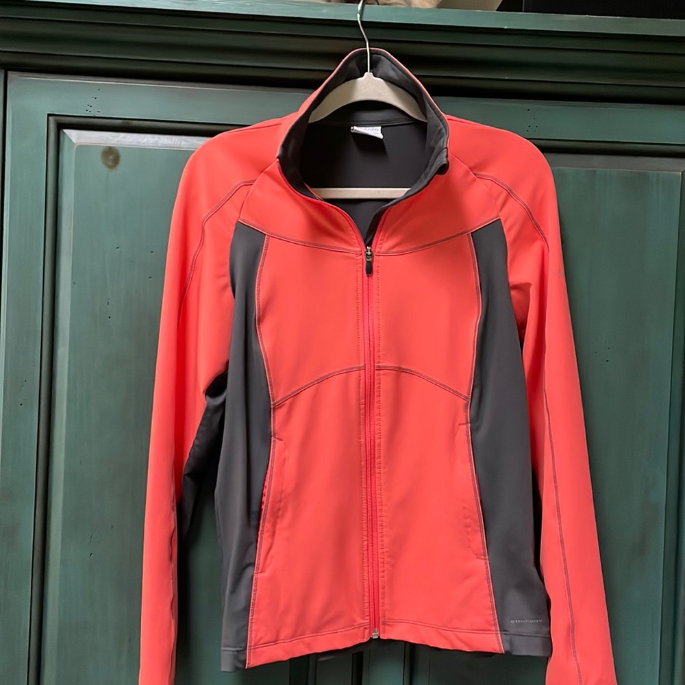 Women’s Columbia Titanium Omni-Dry Jacket, Size Medium